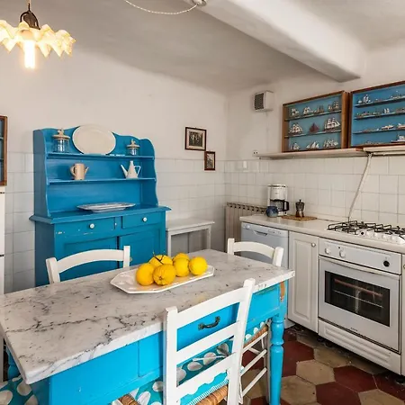 Antique Charm With Terrace Apartamento Fezzano (Liguria)