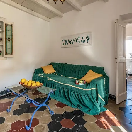 Antique Charm With Terrace Apartment *
